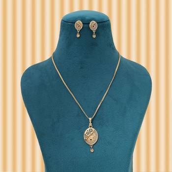 Gold color chain pendant with earring 2