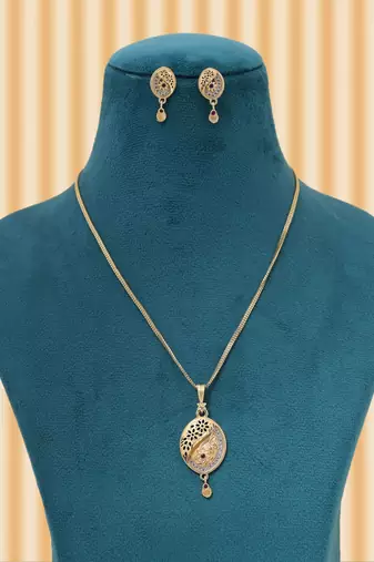 Gold color chain pendant with earring