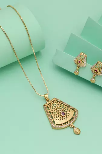 Gold color chain pendant with earring