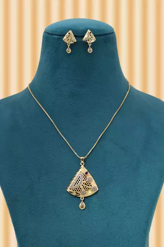 Gold color chain pendant with earring