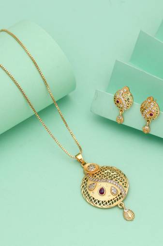 Gold color chain pendant with earring