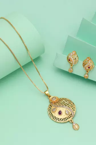 Gold color chain pendant with earring