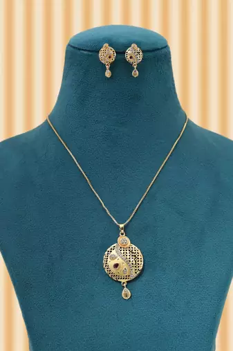 Gold color chain pendant with earring