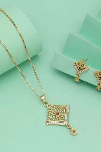 Gold color chain pendant with earring