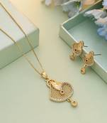 Gold color chain pendant with earring