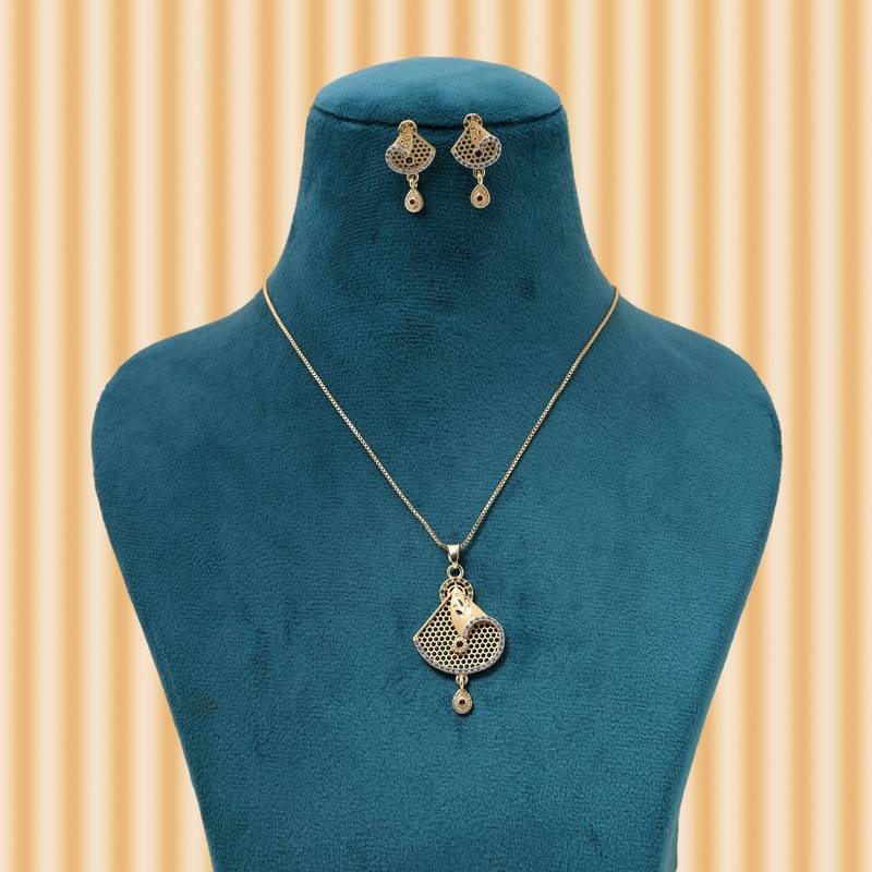 Gold color chain pendant with earring