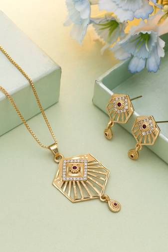 Gold color chain pendant with earring