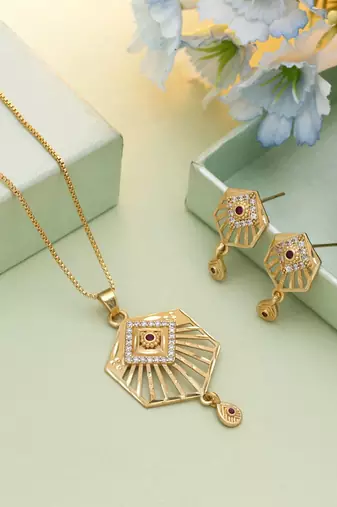 Gold color chain pendant with earring