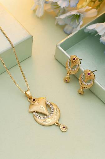 Gold color chain pendant with earring