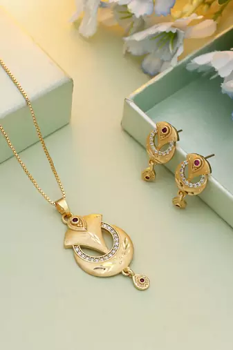 Gold color chain pendant with earring