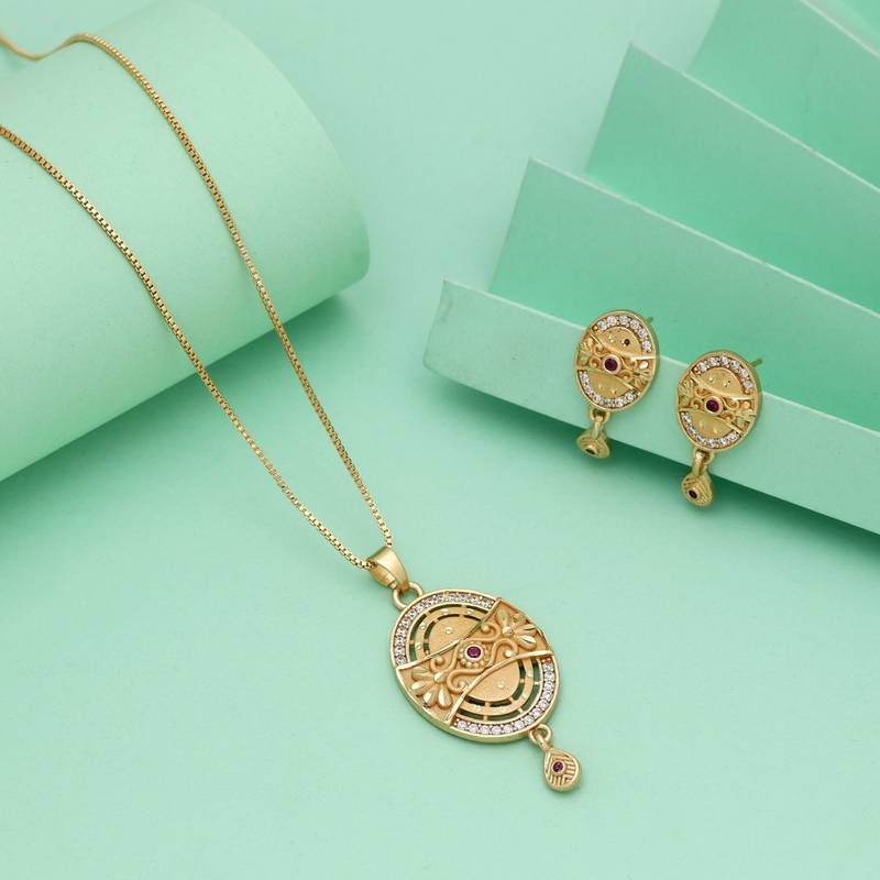 Gold color chain pendant with earring