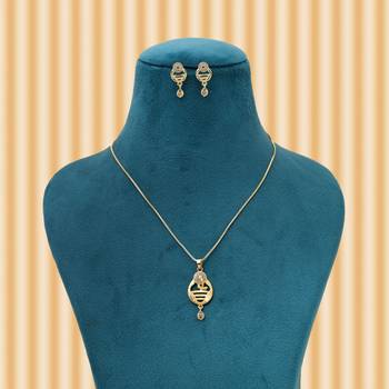 Gold color chain pendant with earring 2