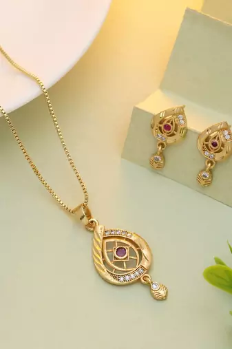 Gold color chain pendant with earring