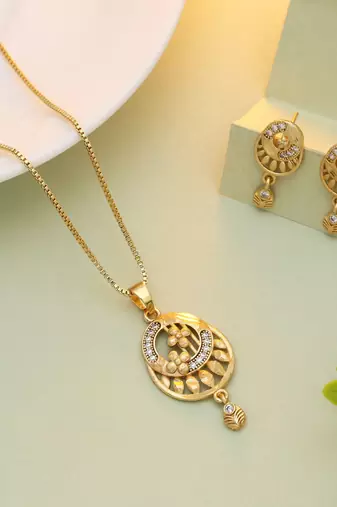 Gold color chain pendant with earring