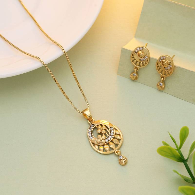Gold color chain pendant with earring