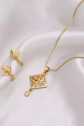 Gold color chain pendant with earring