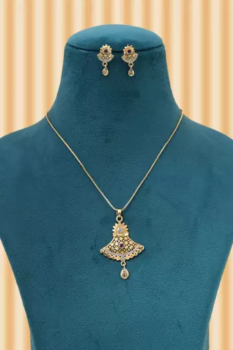 Gold color chain pendant with earring