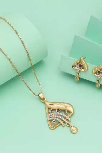 Gold color chain pendant with earring