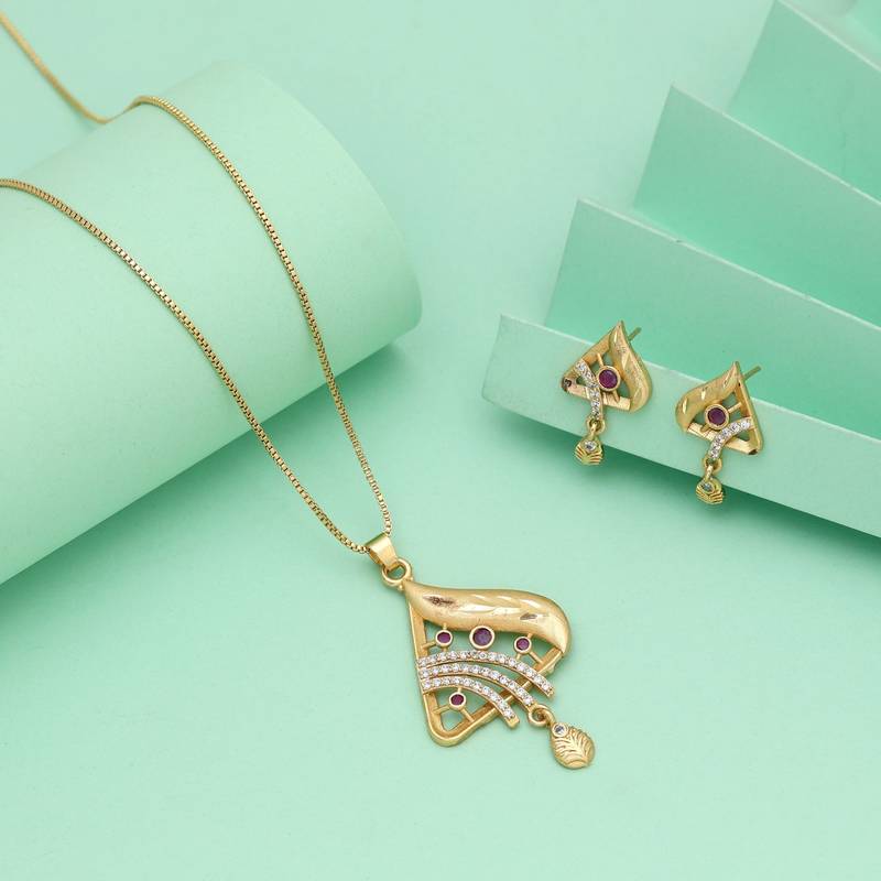 Gold color chain pendant with earring