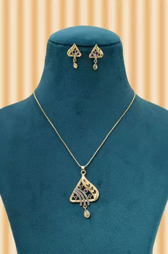 Gold color chain pendant with earring