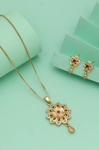 Gold color chain pendant with earring