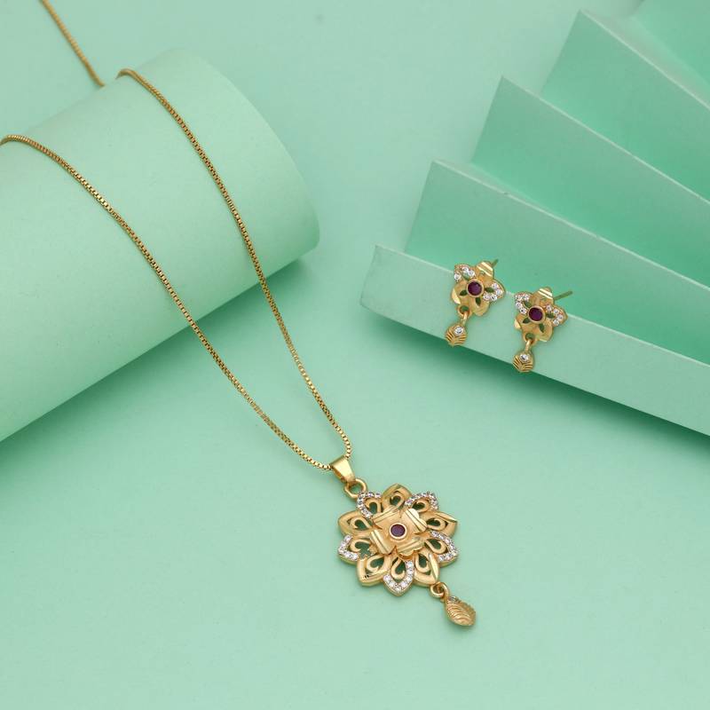 Gold color chain pendant with earring