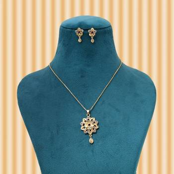 Gold color chain pendant with earring 2