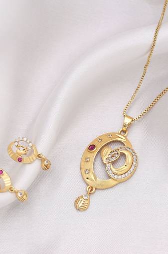 Gold color chain pendant with earring