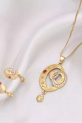 Gold color chain pendant with earring