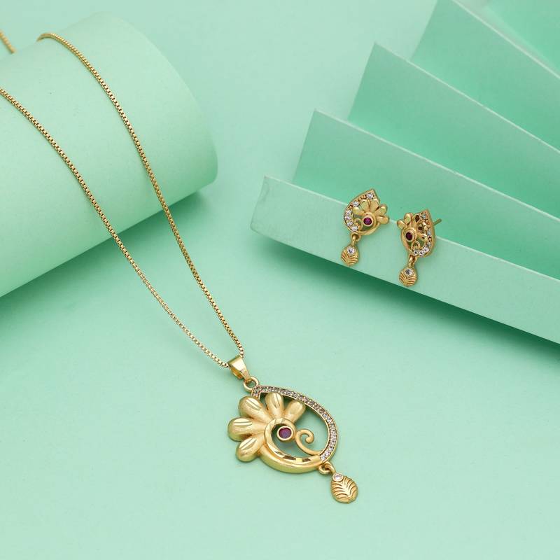 Gold color chain pendant with earring