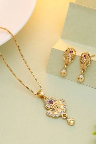 Gold color chain pendant with earring