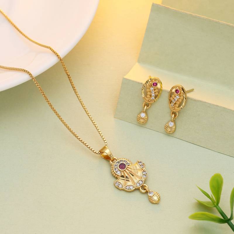 Gold color chain pendant with earring