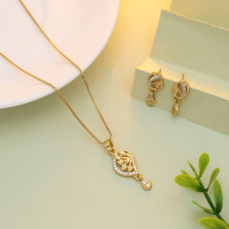 Gold color chain pendant with earring