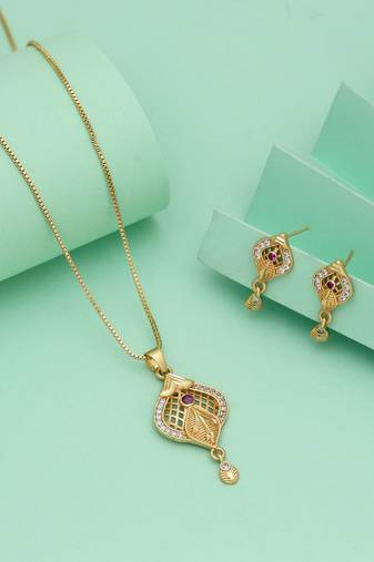 Gold color chain pendant with earring