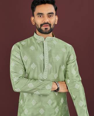 Green embroidered silk straight kurta 3