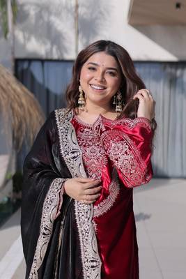 Velvet zari embroidered kurta with palazzo and heavy dupatta 3