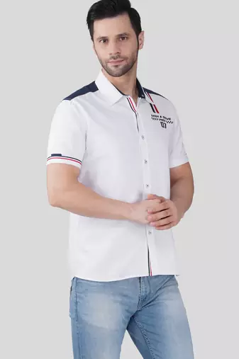 Men white cotton slim fit printed casual shirt with contrast panel & stripe detail