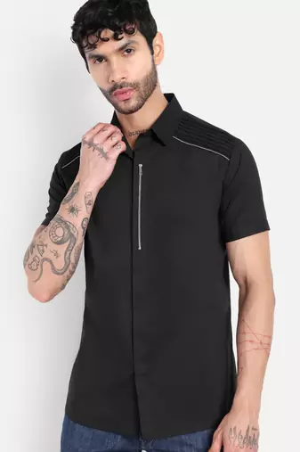 Men black solid slim fit zipper detail short sleeve casual shirt | zipper detailing & panelled shoulder stitching