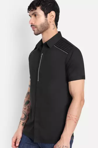 Men black solid slim fit zipper detail short sleeve casual shirt | zipper detailing & panelled shoulder stitching
