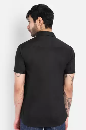 Men black solid slim fit zipper detail short sleeve casual shirt | zipper detailing & panelled shoulder stitching