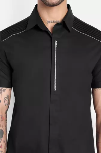 Men black solid slim fit zipper detail short sleeve casual shirt | zipper detailing & panelled shoulder stitching
