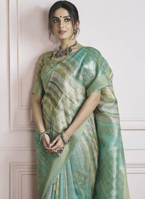 pista handloom khadi silk blend with digital print with zari border casual wear saree 3