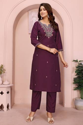 Magenta roman floral embroidery straight neck kurta set