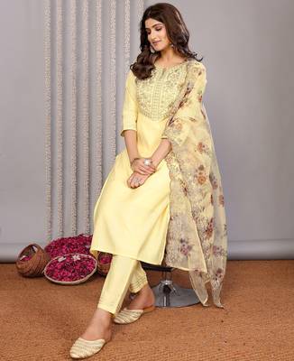 Pale yellow roman yoke embroidery straight neck kurta set 4