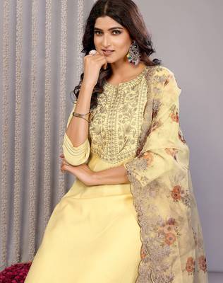 Pale yellow roman yoke embroidery straight neck kurta set 5