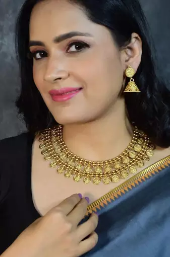 Antique gold-plated coin Necklace :: set for women | traditional temple jewelry choker with earrings