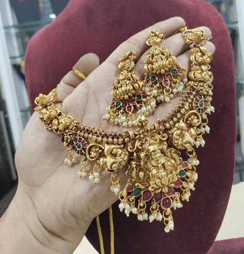 Antique gold-plated lakshmi temple Necklace :: set with pearls & ruby green stones for women 3