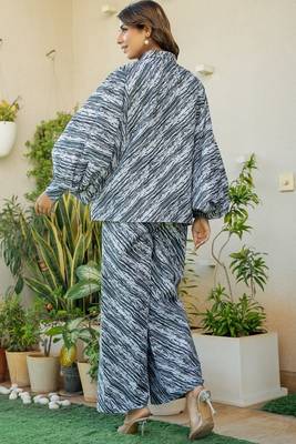 Grey striped printed co ord set 4