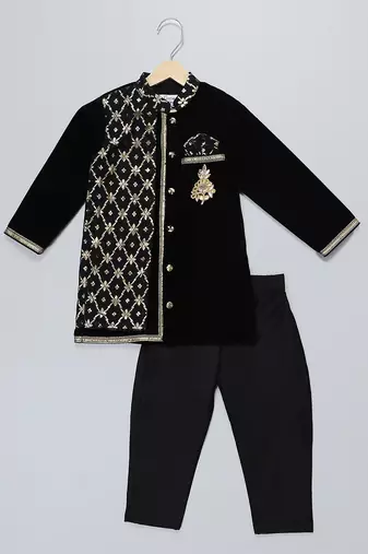 Black embroidered velvet kurta pyjama