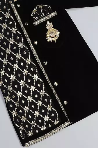 Black embroidered velvet kurta pyjama